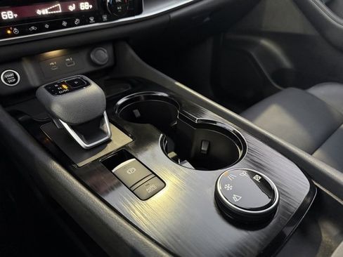 Used 2021 Nissan Rogue SV w/ Premium Package image 23