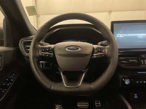Used 2023 Ford Escape ST-Line w/ Tech Pack #1 AWD/4WD image 5