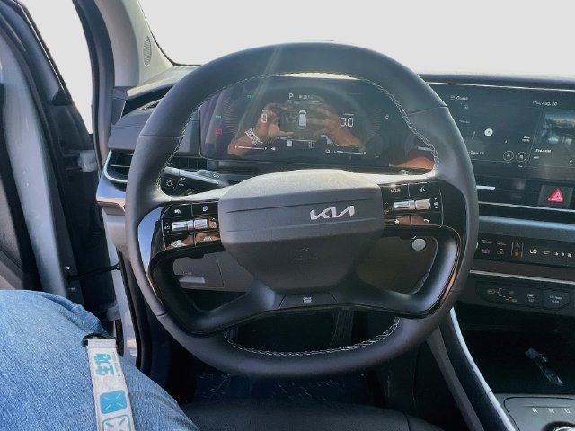 New 2027 Kia Carnival LXS FWD image 11