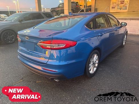 Used 2020 Ford Fusion SE image 2