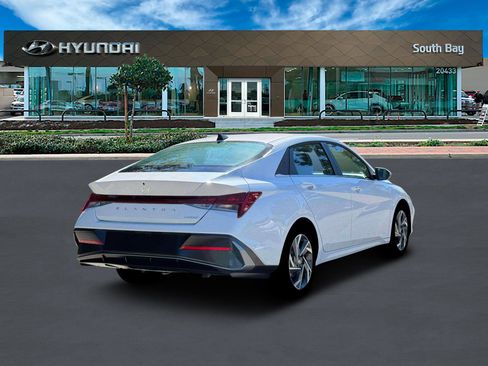 New 2026 Hyundai Elantra Limited FWD image 8