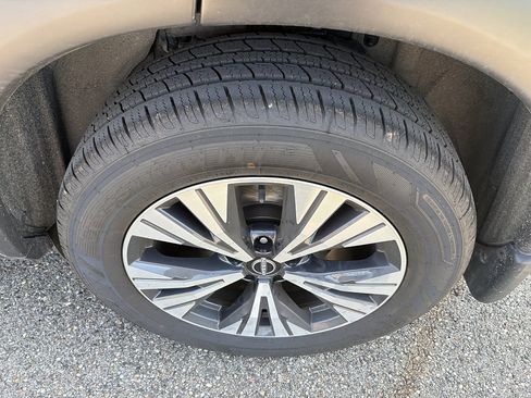 Used 2023 Nissan Rogue SV AWD/4WD image 10