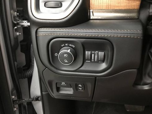 Used 2022 RAM 1500 Limited w/ Body-Colour Bumper Group AWD/4WD image 14