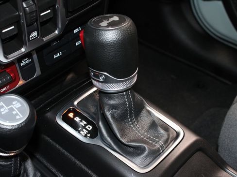 Used 2024 Jeep Wrangler Unlimited AWD/4WD image 34