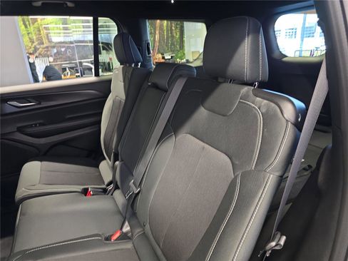 New 2026 Jeep Grand Cherokee L Laredo image 10