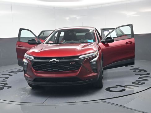 Used 2024 Chevrolet Trax RS w/ Sunroof Package image 13