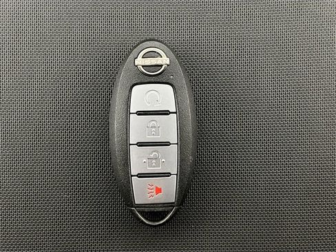 Used 2022 Nissan Frontier PRO-4X w/ Technology Package image 17