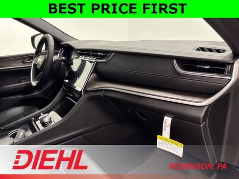 New 2025 Jeep Grand Cherokee Limited w/ Black Appearance Package image 17