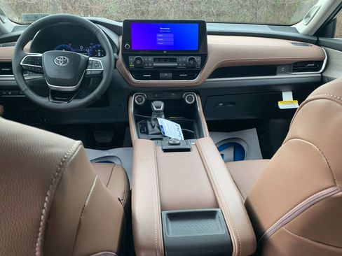 New 2026 Toyota Grand Highlander Platinum image 15