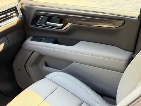 Used 2025 GMC Yukon Elevation w/ Elevation Premium Package image 33