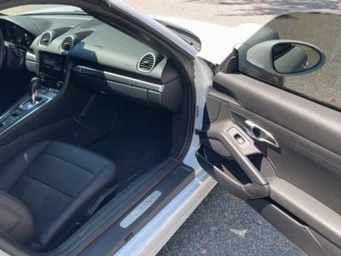 Used 2022 Porsche 718 Boxster RWD image 12