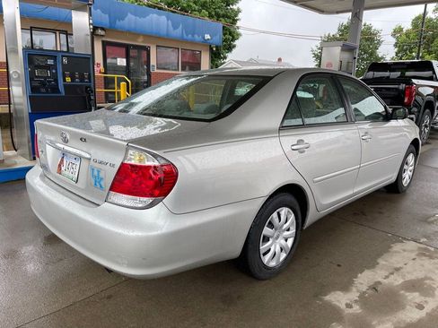 Used 2005 Toyota Camry FWD image 3