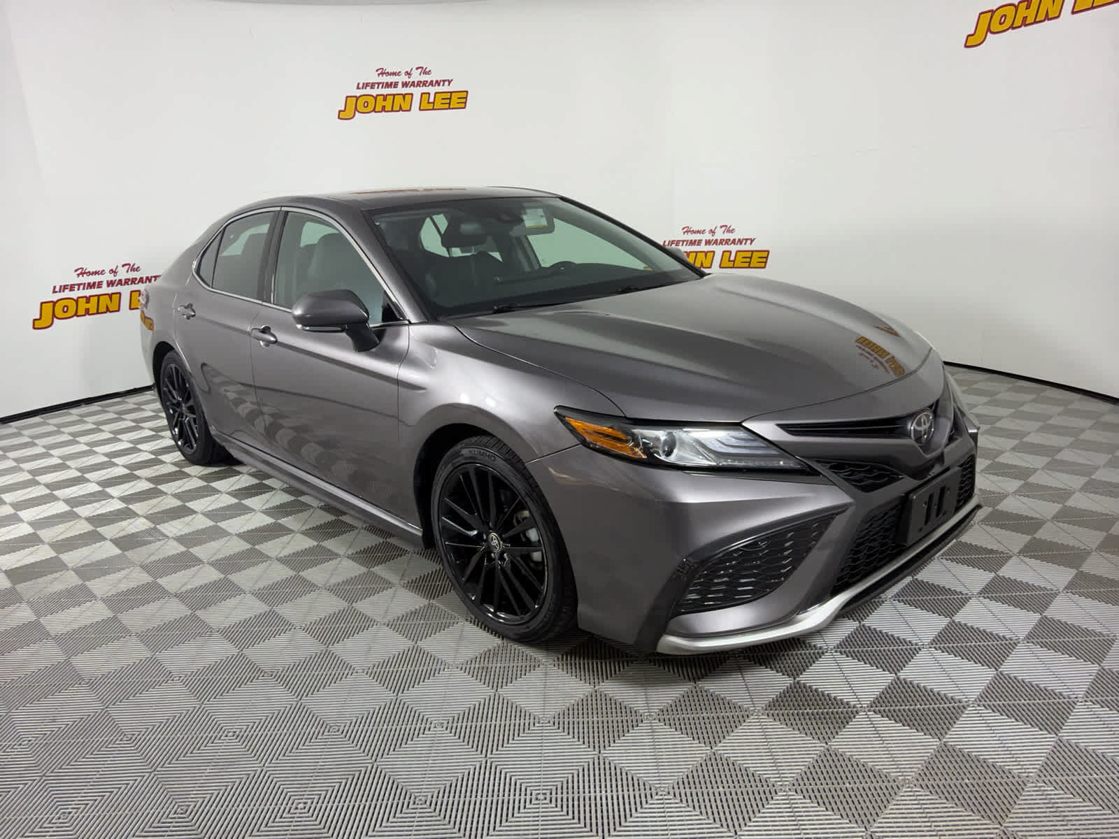 Used 2024 Toyota Camry XSE FWD image 8