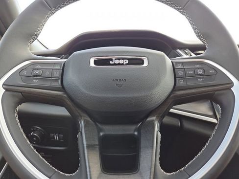 Used 2026 Jeep Grand Cherokee Limited AWD/4WD image 37