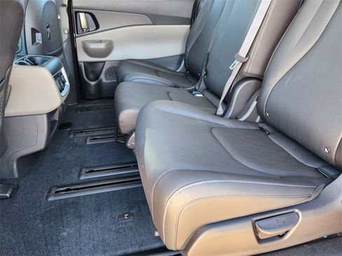 New 2026 Kia Carnival SX image 9