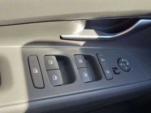 New 2026 Hyundai Elantra Sport FWD image 17