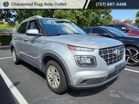 Used 2020 Hyundai Venue SEL FWD image 3