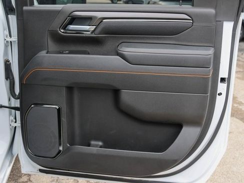 Used 2025 GMC Sierra 2500 AT4 image 17