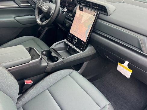 New 2027 GMC Terrain AT4 w/ Technology Package II AWD/4WD image 13