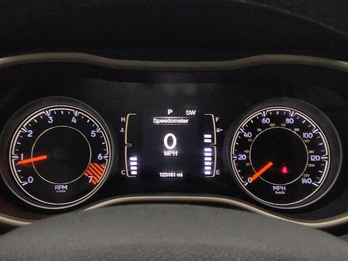 Used 2015 Jeep Cherokee Latitude FWD image 23