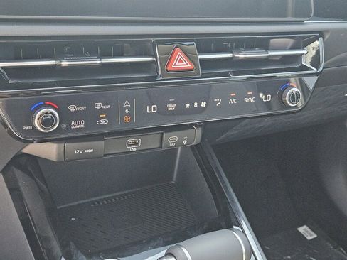 New 2025 Kia Niro EX image 14