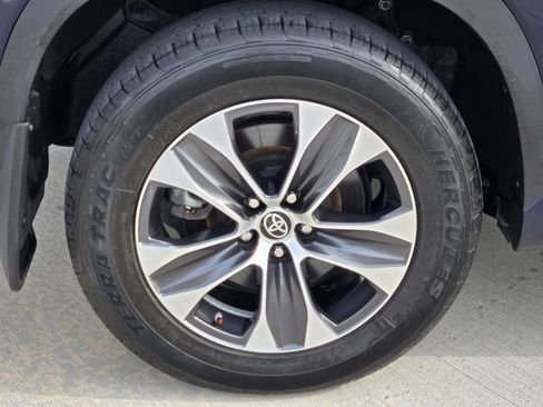 Used 2022 Toyota Highlander XLE image 10