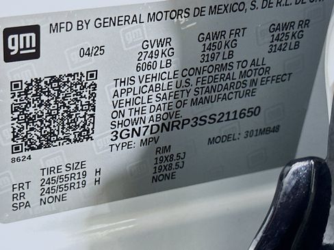 Used 2025 Chevrolet Equinox EV LT FWD image 12
