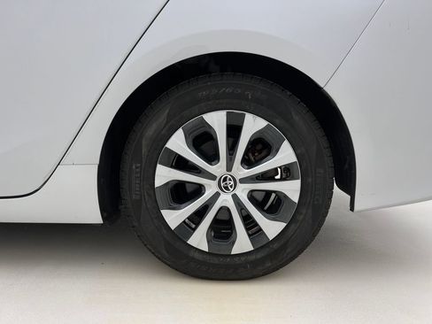 Used 2021 Toyota Prius Prime XLE image 31