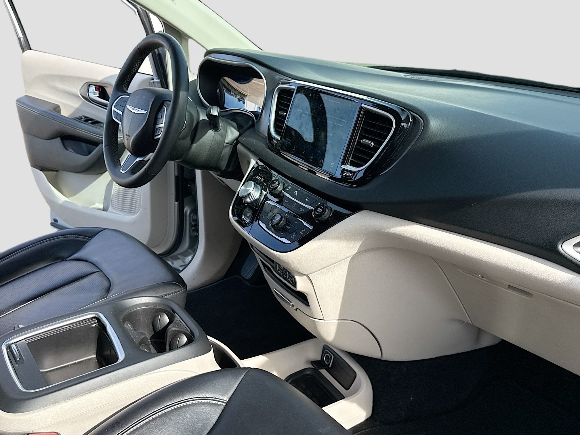 Used 2023 Chrysler Pacifica Touring-L FWD image 5