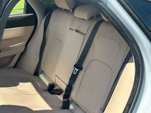 Used 2018 Jaguar XF Premium RWD image 12