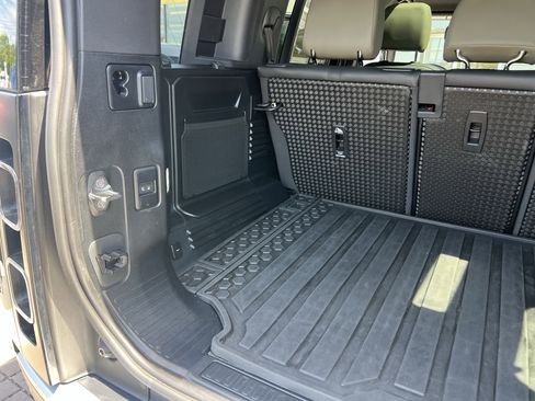 Used 2025 Land Rover Defender 110 S AWD/4WD image 37