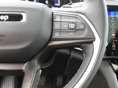 Used 2026 Jeep Grand Cherokee Limited w/ Limited Altitude Package AWD/4WD image 17