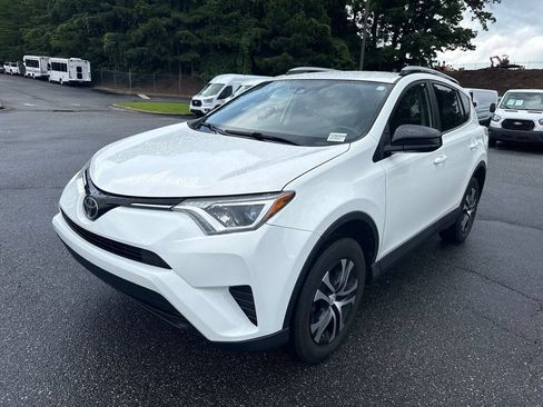 Used 2017 Toyota RAV4 LE FWD image 3
