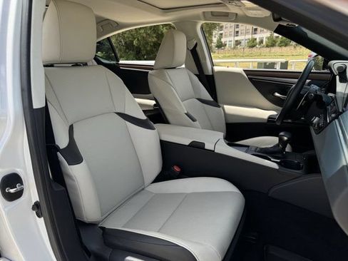 Used 2025 Lexus ES 350 w/ Premium Package FWD image 29