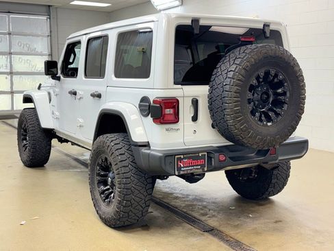 Used 2018 Jeep Wrangler Unlimited Sahara AWD/4WD image 7