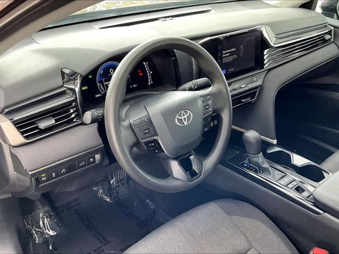 Used 2025 Toyota Camry LE image 16