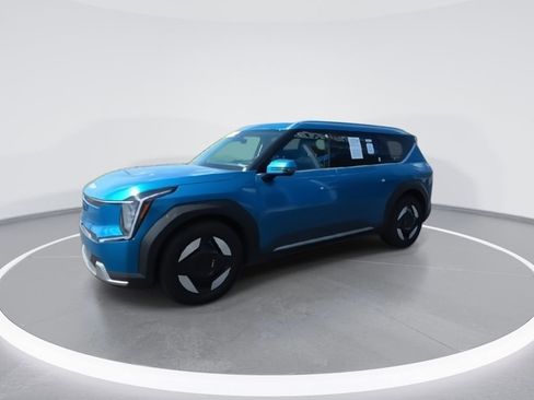 Used 2026 Kia EV9 Wind image 4
