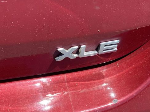Used 2023 Toyota Highlander XLE FWD image 11