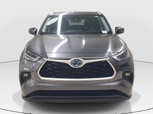 Certified 2023 Toyota Highlander XLE image 2