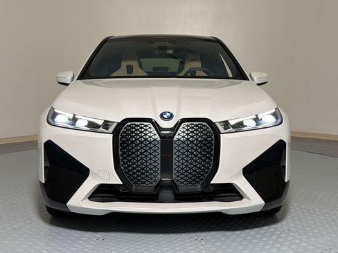 Used 2023 BMW iX xDrive50 w/ Ultimate Package AWD/4WD image 6