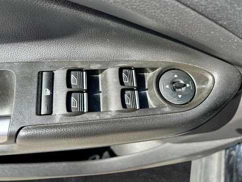 Used 2017 Ford C-MAX Energi SE w/ Equipment Group 401A FWD image 13