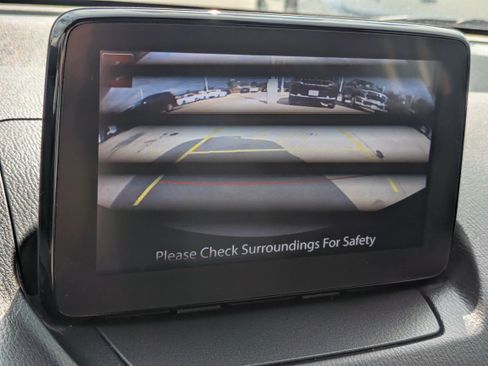 Used 2020 Toyota Yaris LE image 19