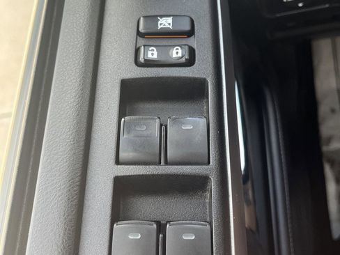 Used 2018 Toyota 4Runner SR5 AWD/4WD image 11