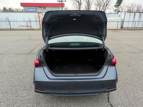 Used 2022 Toyota Avalon XLE image 15