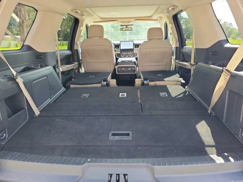 Used 2024 Ford Expedition Limited RWD image 10