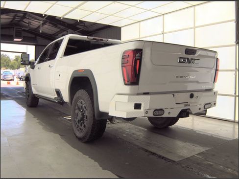 Used 2024 GMC Sierra 3500 Denali Ultimate AWD/4WD image 3