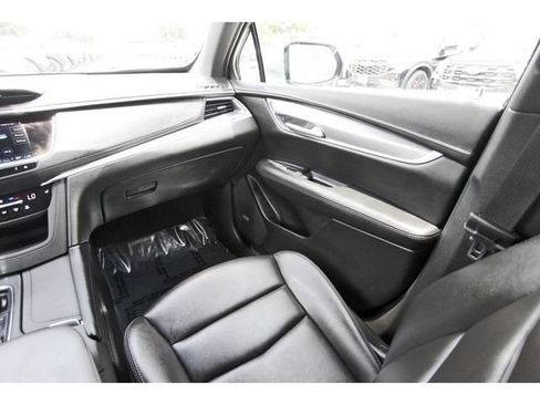 Used 2025 Cadillac XT5 Luxury FWD image 9