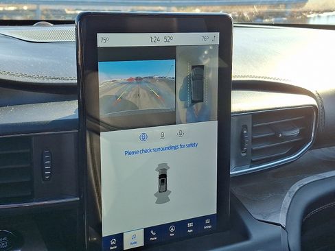 Used 2020 Ford Explorer Platinum w/ Premium Technology Package image 20