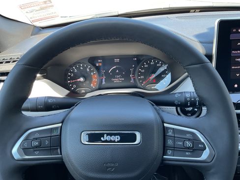 Used 2025 Jeep Compass Limited AWD/4WD image 12