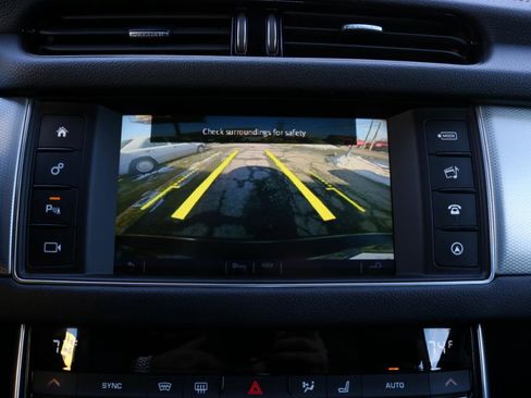 Used 2016 Jaguar XF Prestige image 31